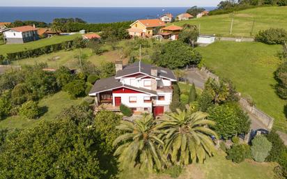 Vista exterior de Casa o xalet en venda en Carreño amb Terrassa