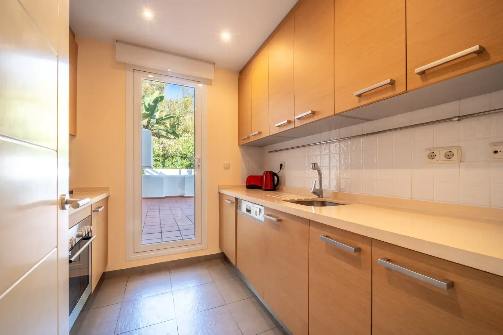 Kitchen of Ground floor for sale in Estepona  with Air Conditioner, Private garden and Terrace