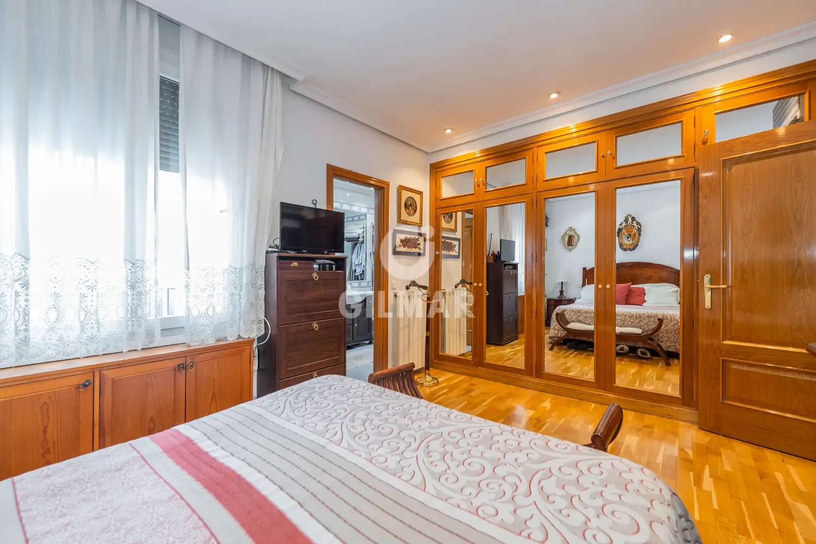 Habitación de Ático en venta en Madrid con Calefacción y Balcón