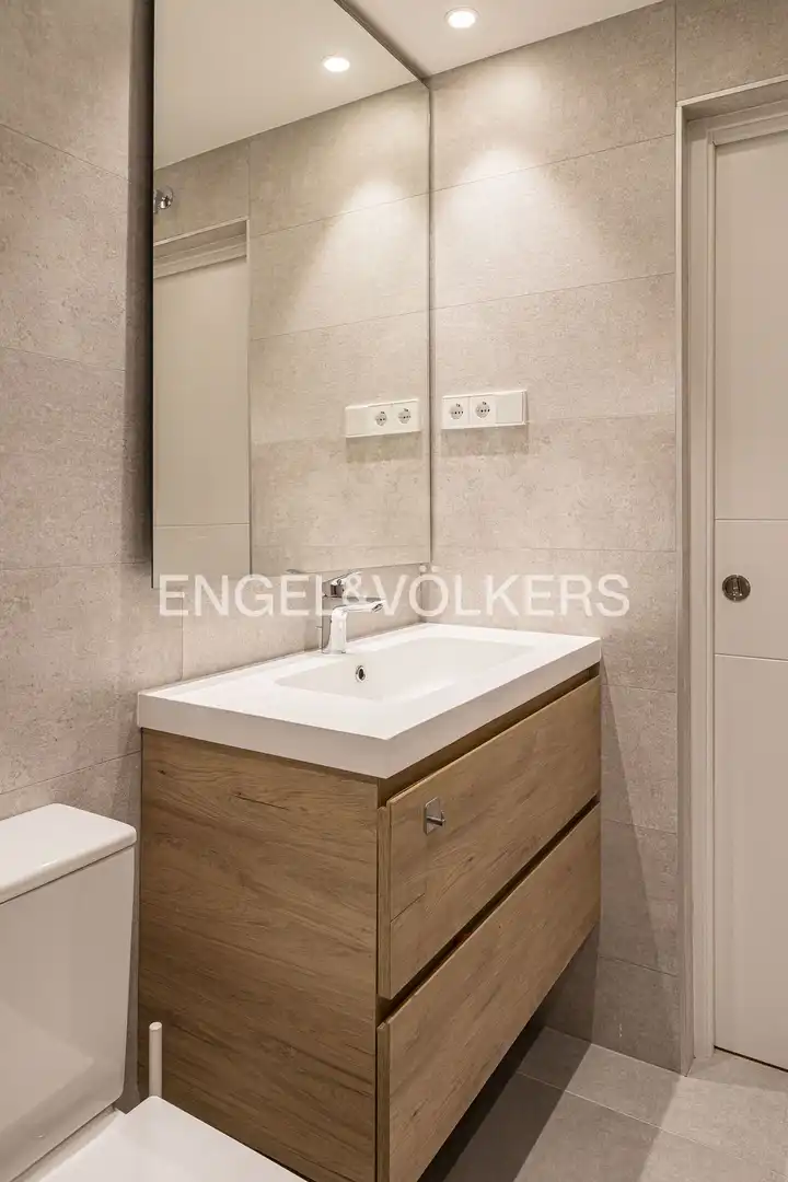 Badezimmer von Wohnung zum Verkauf in Madrid mit Klimaanlage, Heizung und Privatgarten
