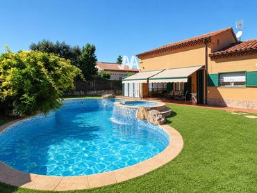 Villa con balcone in vendita a La Torre de Claramunt