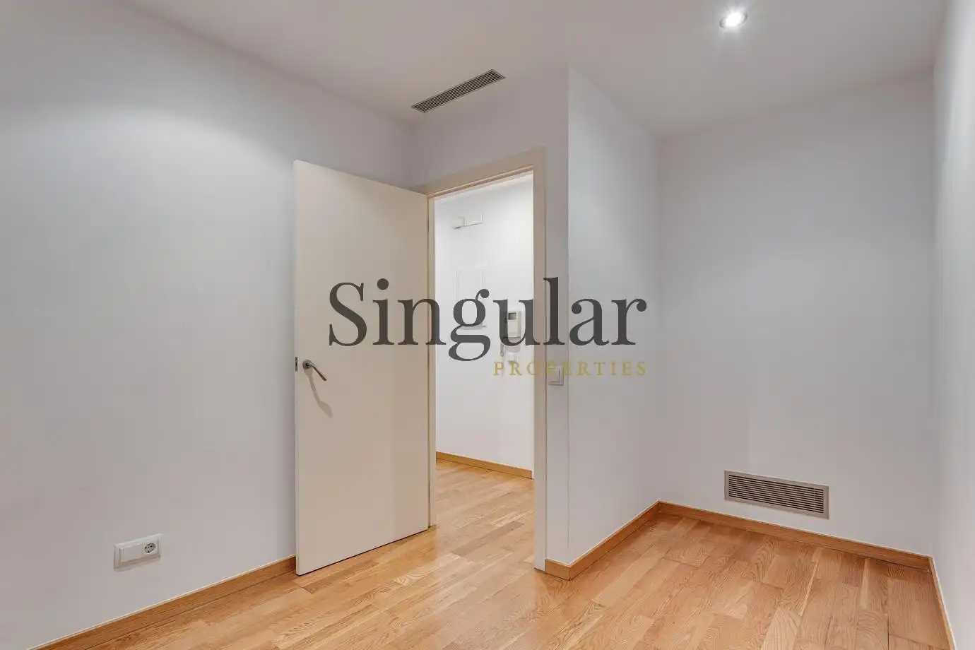 Habitación de Piso en venta en Barcelona con Calefacción y Balcón