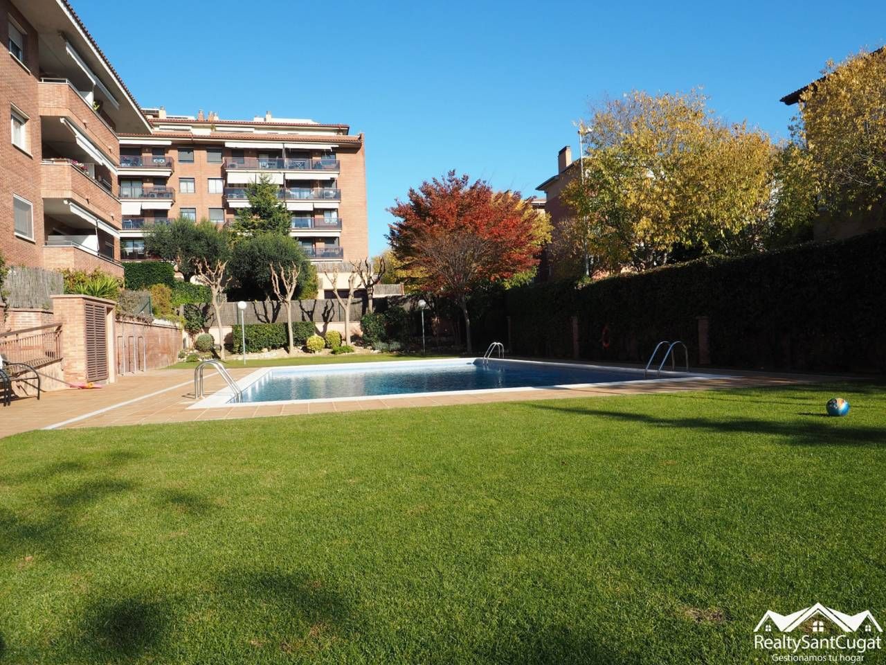 Swimming pool of Attic for rent in Sant Cugat del Vallès  with Heating, Parquet flooring and Terrace