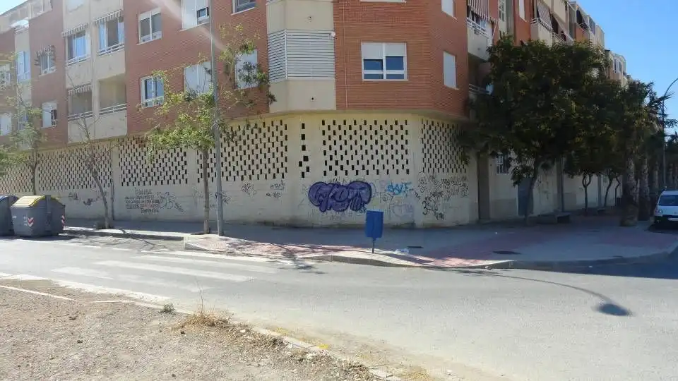Vista exterior de Local de alquiler en Alicante / Alacant