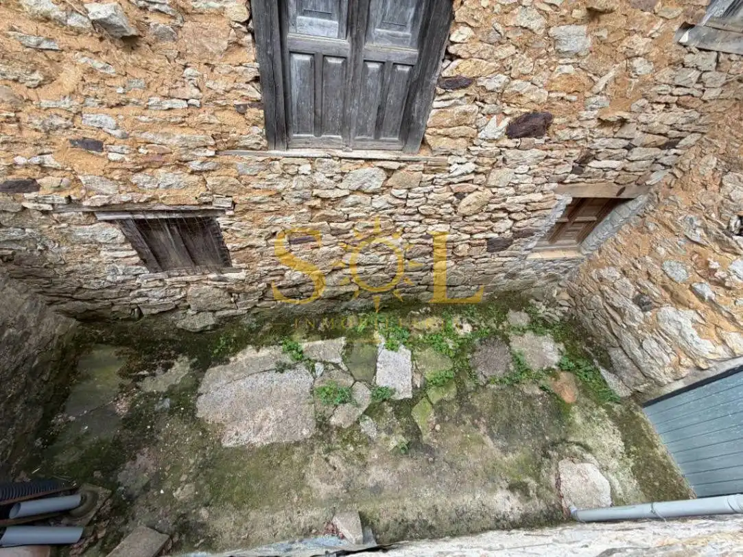Casa o xalet en venda en Los Barrios de Luna  amb Calefacció i Moblat