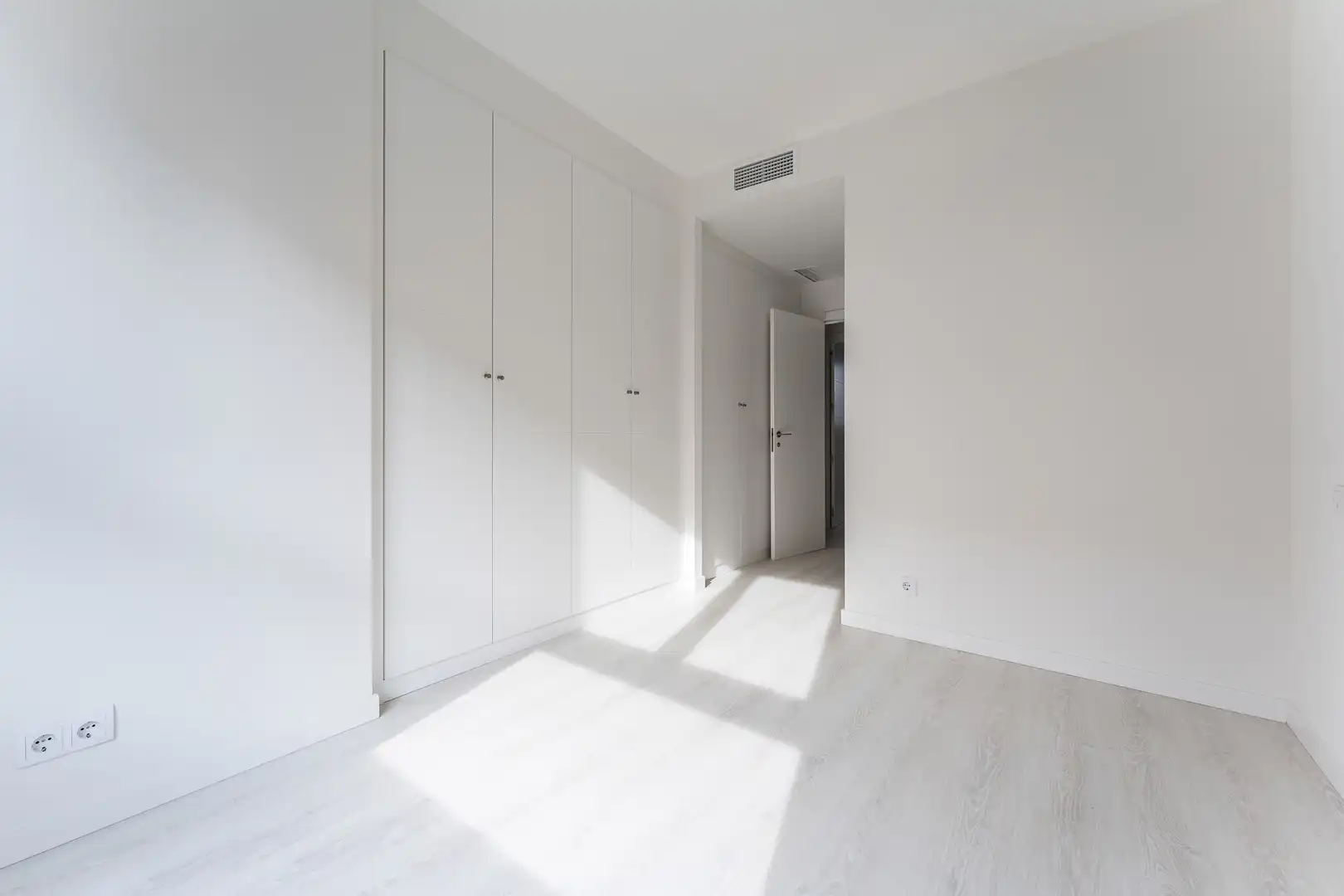 Bedroom of Flat for sale in Málaga  with Parquet flooring, Terrace and Storage room