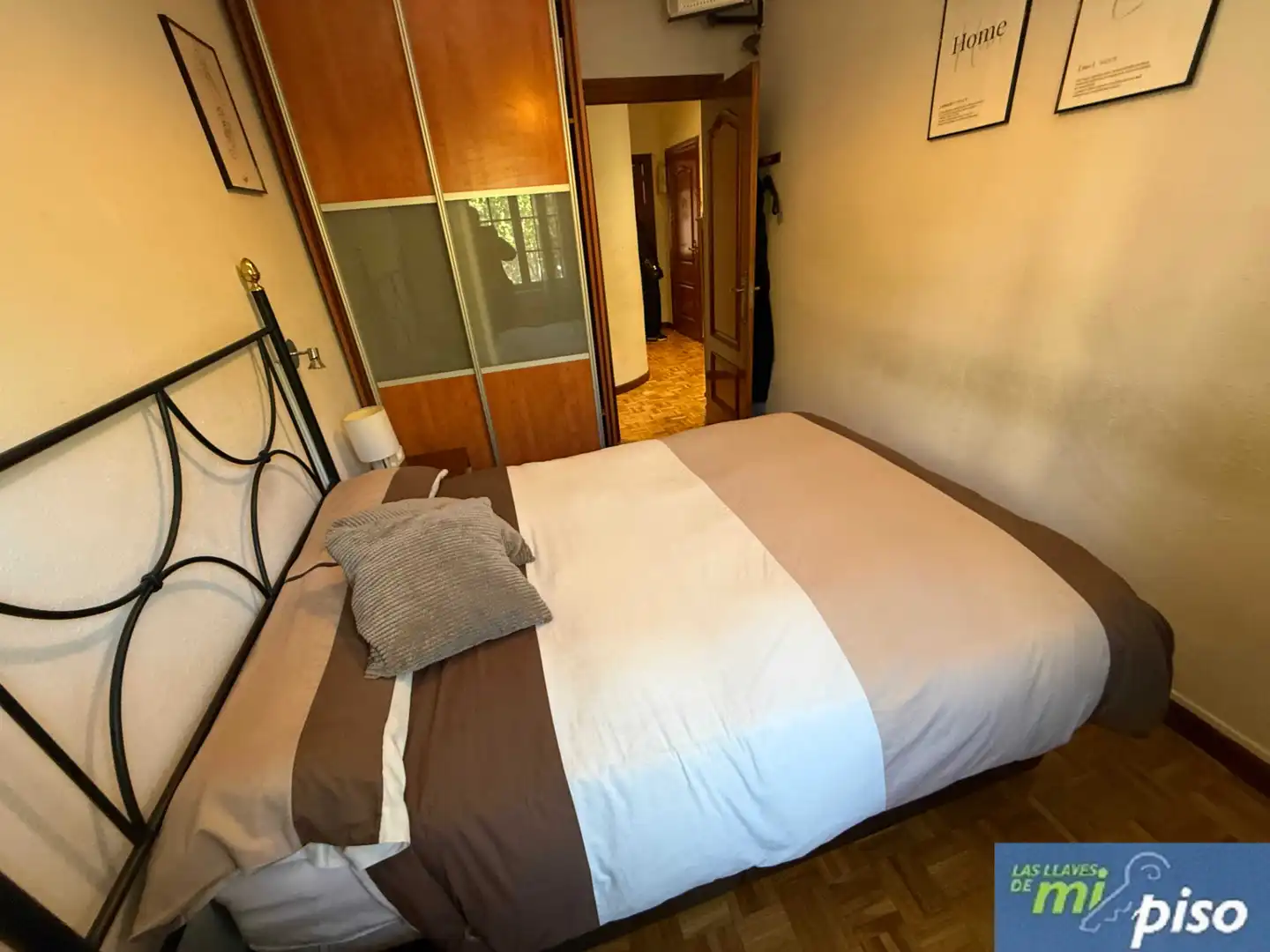 Bedroom of Flat for sale in Valladolid  with Heating, Parquet flooring and Furnished
