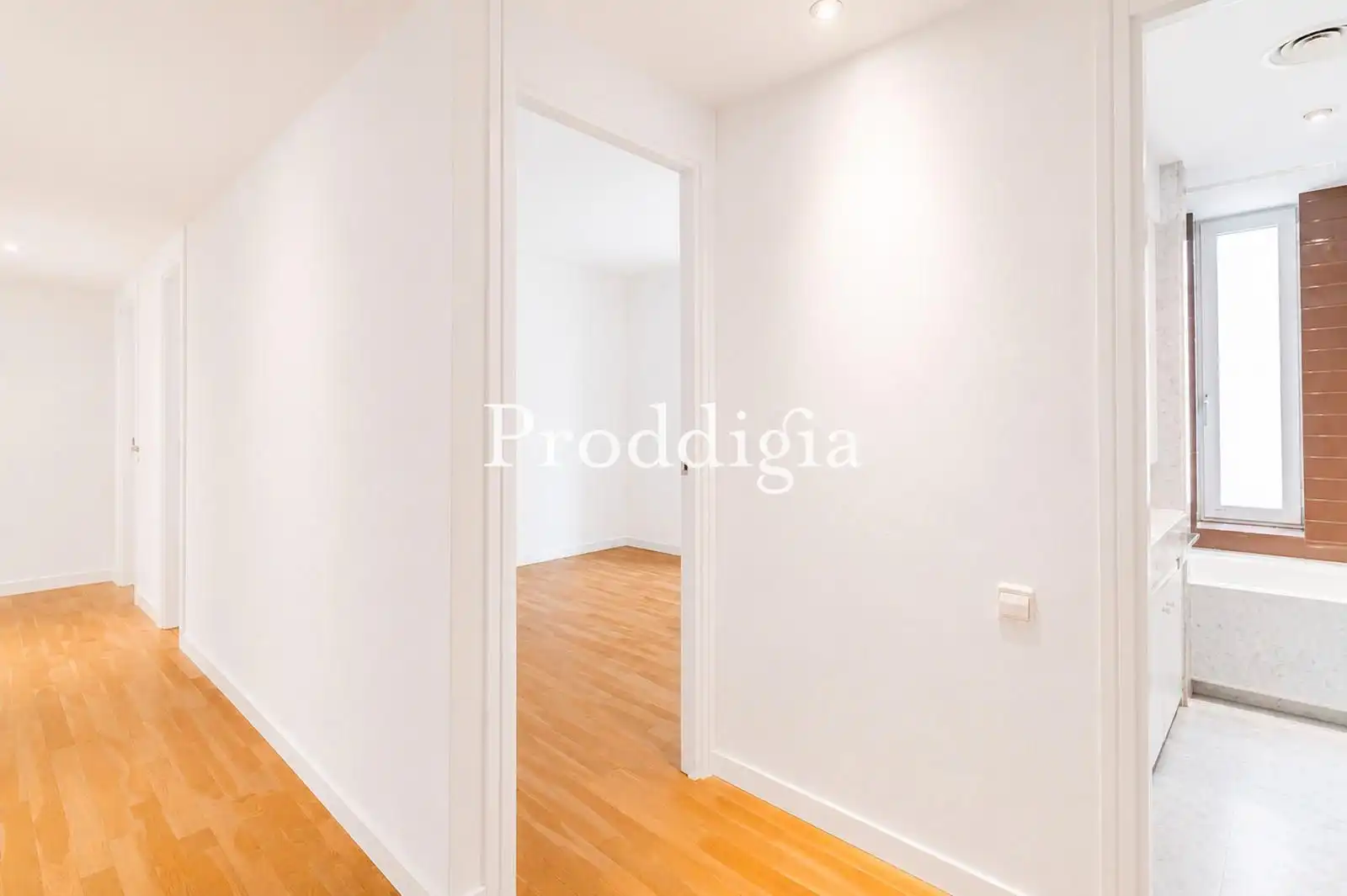 Flat for rent in Via Augusta, Sant Gervasi- Galvany