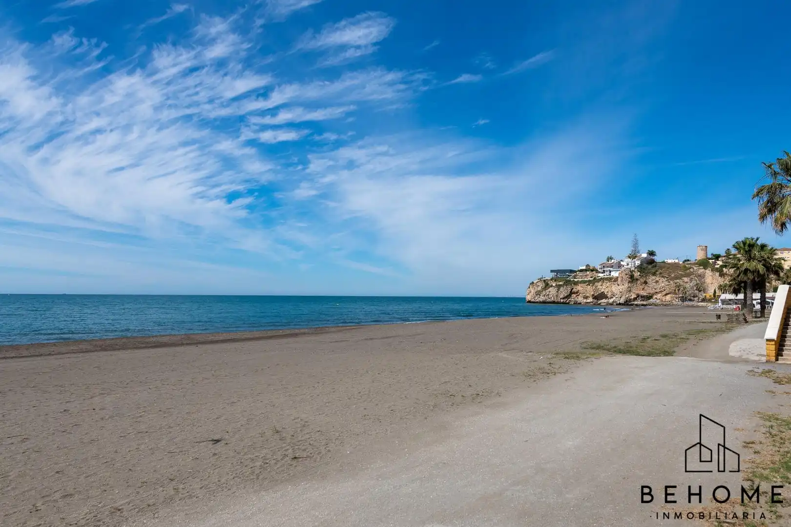 Vista exterior de Piso en venta en Rincón de la Victoria con Trastero y Piscina comunitaria