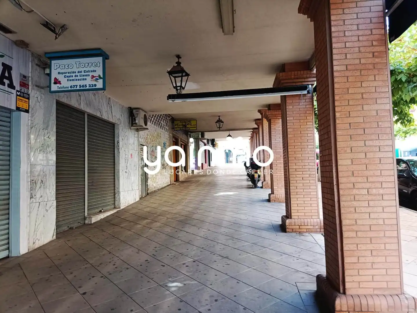 Local de lloguer a Calle Fuente de la Plata, Valdeastillas - Fuentezuelas