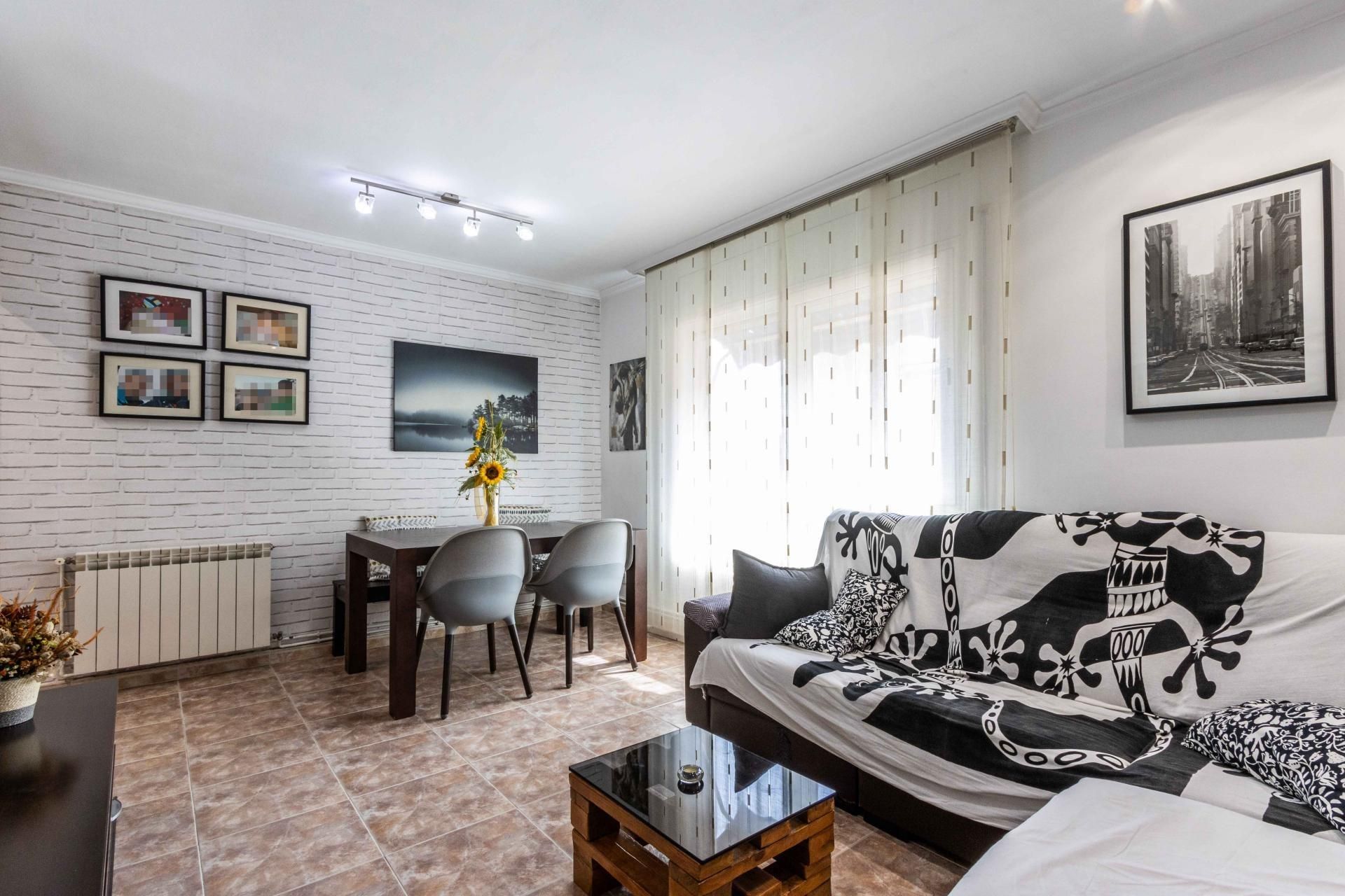 Living room of Flat for sale in Sabadell  with Air Conditioner and Heating