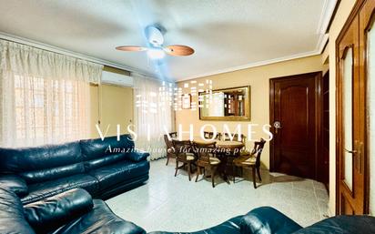 Living room of Flat for sale in  Madrid Capital  with Air Conditioner and Heating