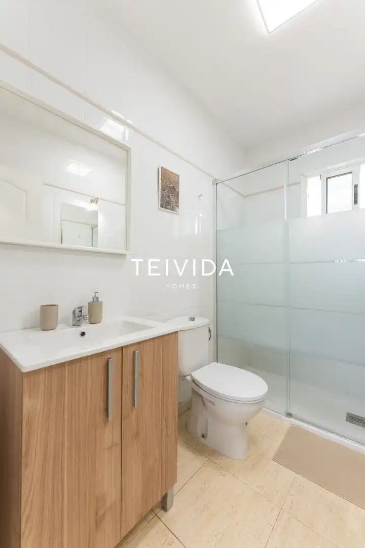 Bany de Pis de lloguer en Adeje amb Terrassa, Piscina i Moblat