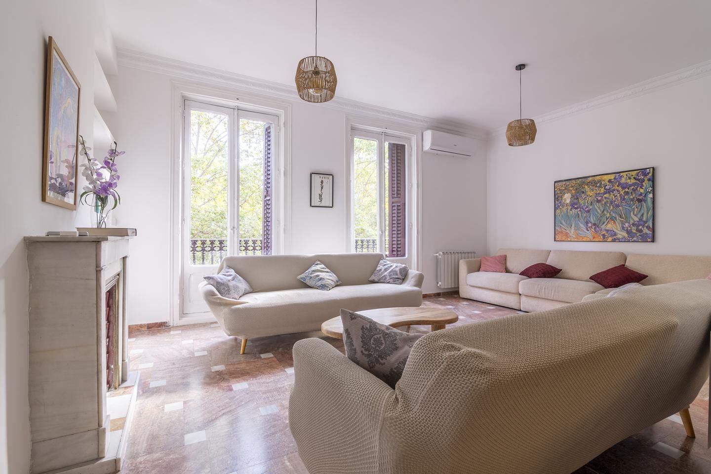 Living room of Flat to rent in  Madrid Capital  with Air Conditioner, Heating and Furnished