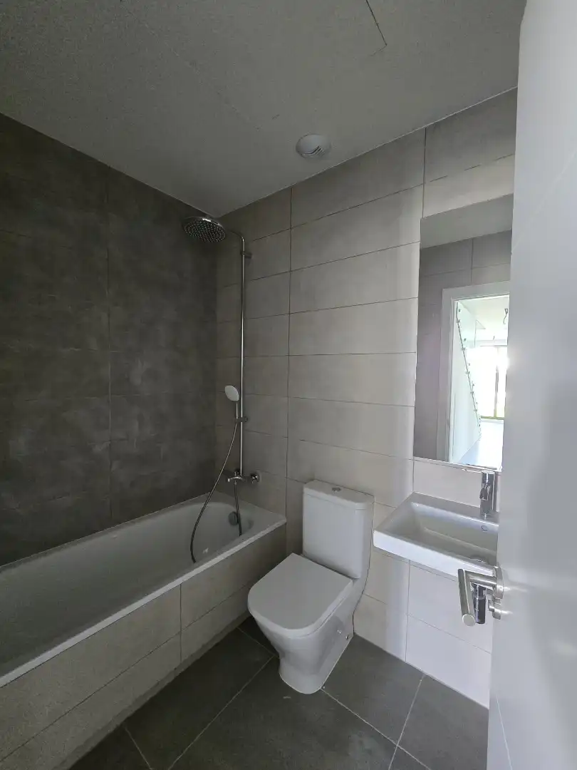 Baño de Casa adosada en venta en Mijas con Aire acondicionado, Jardín privado y Piscina comunitaria