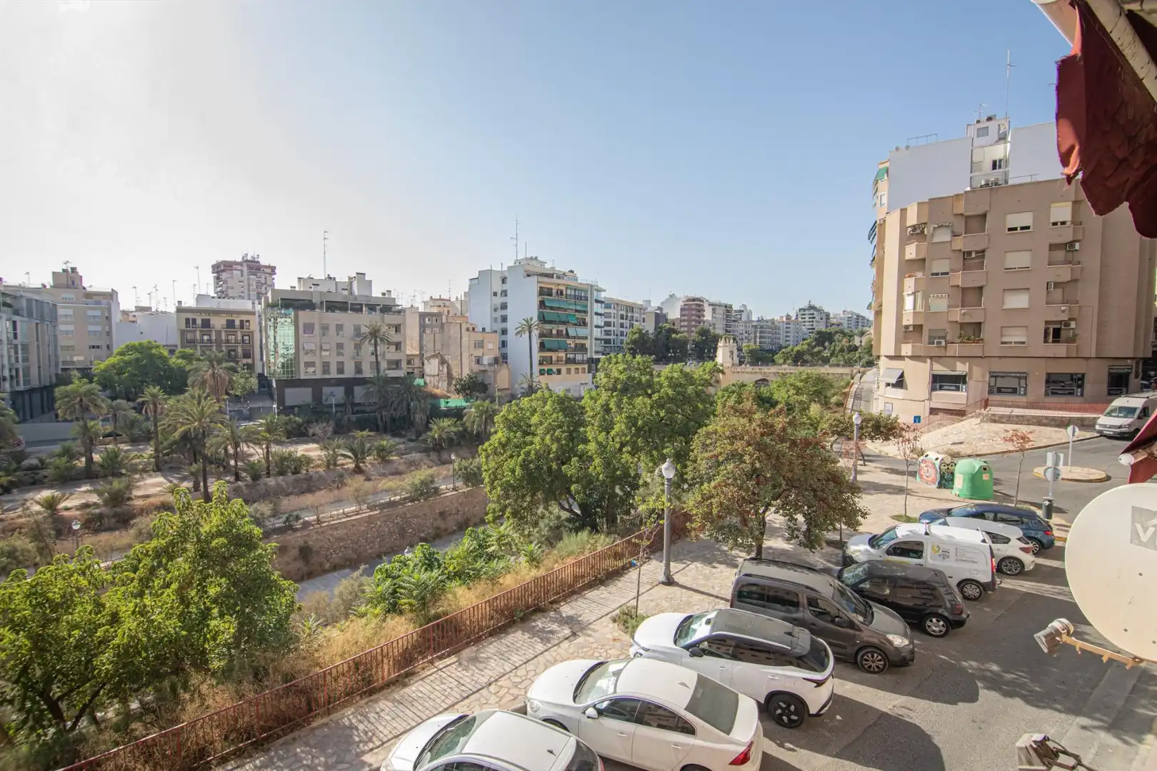 Vista exterior de Dúplex en venta en Elche / Elx con Aire acondicionado, Calefacción y Trastero