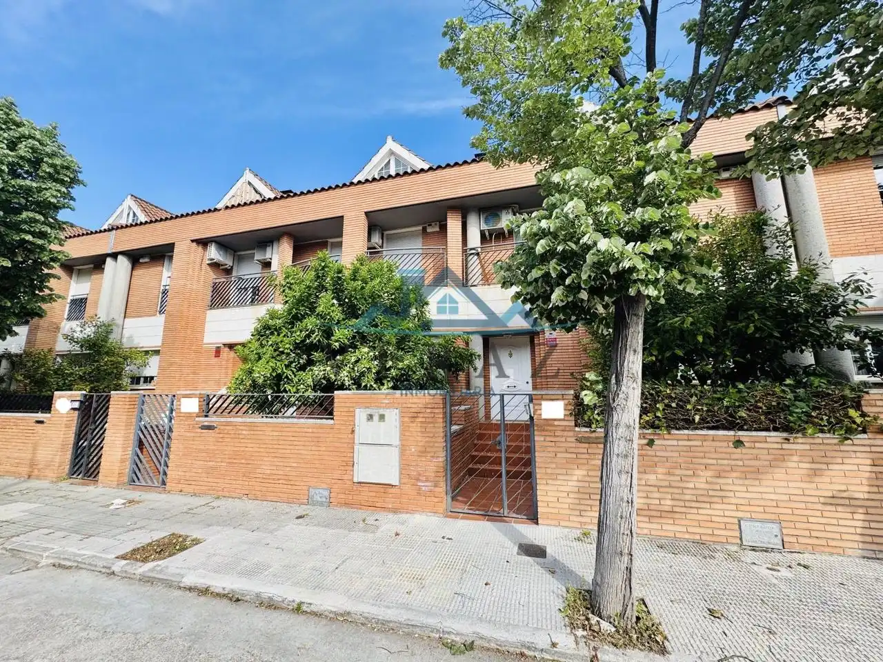 Adossat amb jardí en venda a Del Pilar