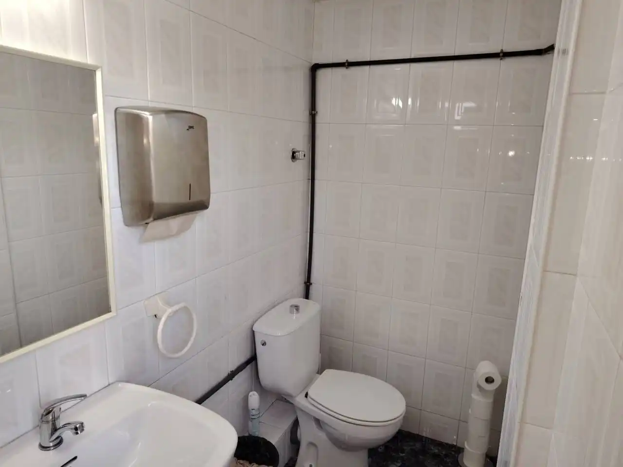 Badezimmer von Geschaftsraum zur Miete in Mollet del Vallès mit Klimaanlage