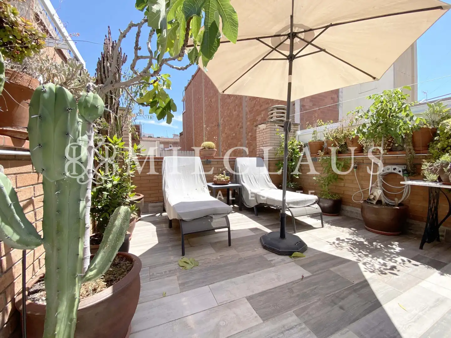 Terrasse von Einfamilien-Reihenhaus zum Verkauf in L'Hospitalet de Llobregat mit Klimaanlage, Heizung und Parkett