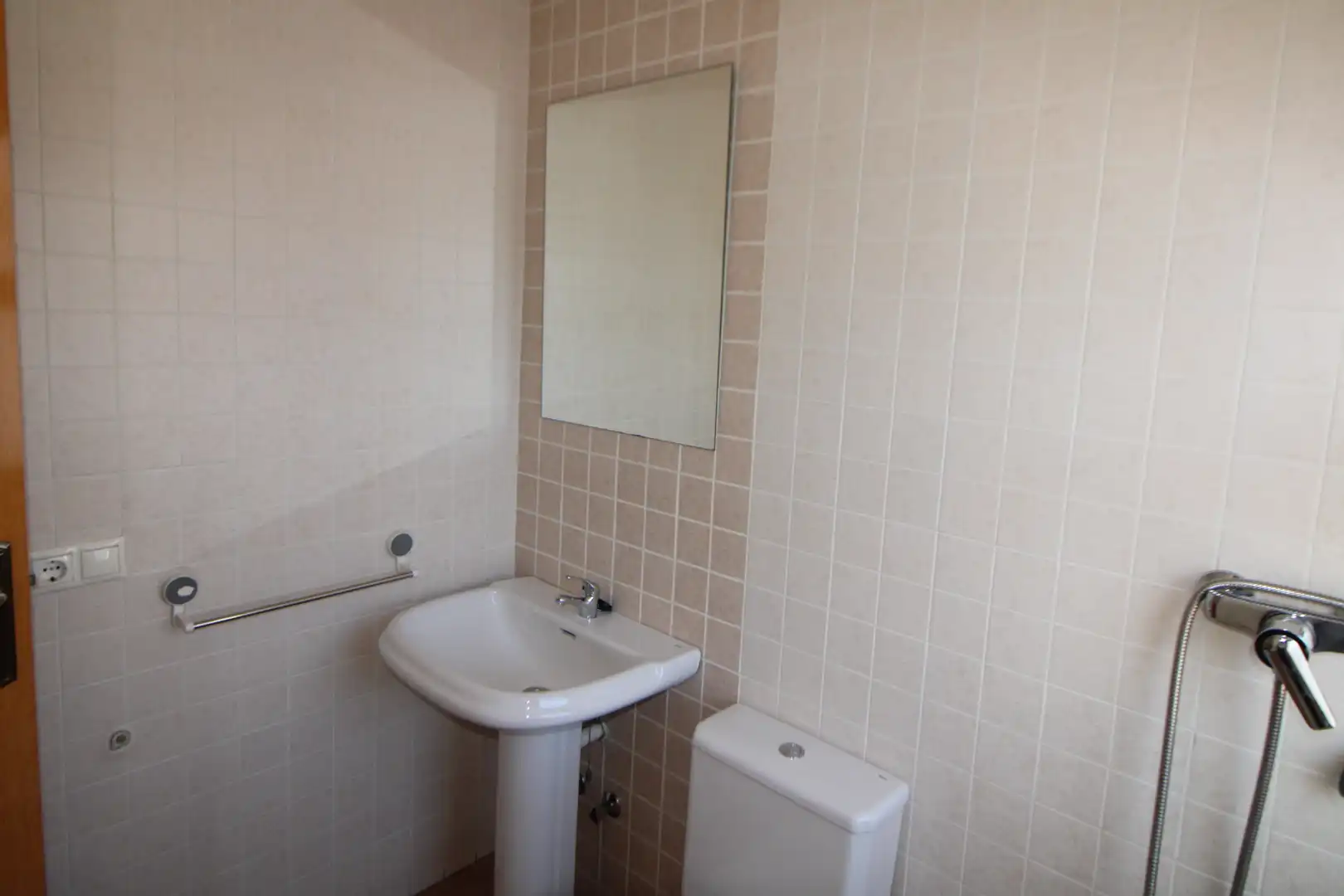 Badezimmer von Einfamilien-Reihenhaus zur Miete in Aljaraque mit Privatgarten, Abstellraum und Möbliert