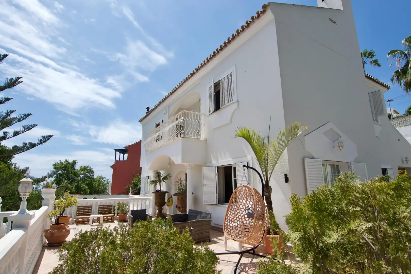 Vista exterior de Casa o xalet en venda en Benalmádena amb Calefacció, Jardí privat i Terrassa