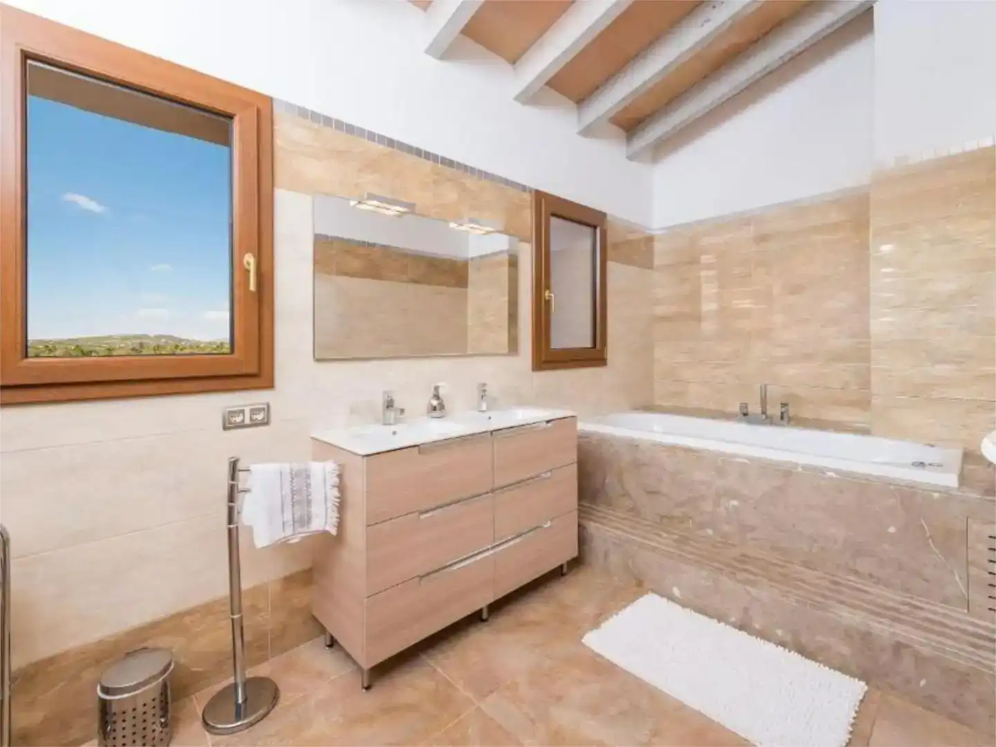 Bany de Finca rústica de lloguer en Manacor amb Aire condicionat, Jardí privat i Traster