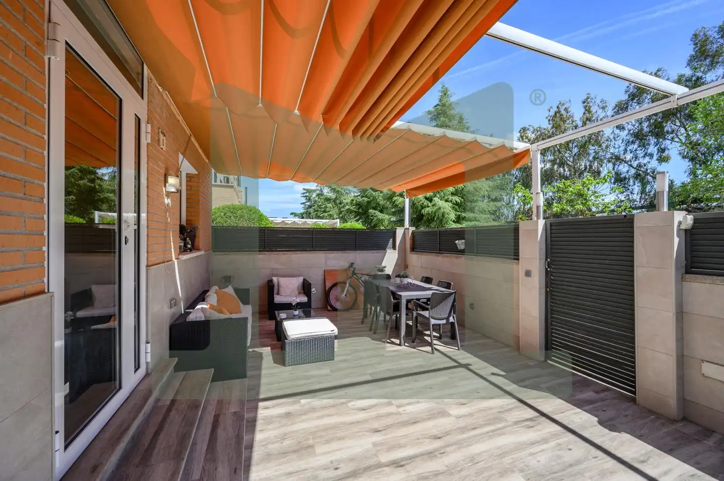 Terrasse von Einfamilien-Reihenhaus zum Verkauf in Griñón mit Klimaanlage, Heizung und Privatgarten