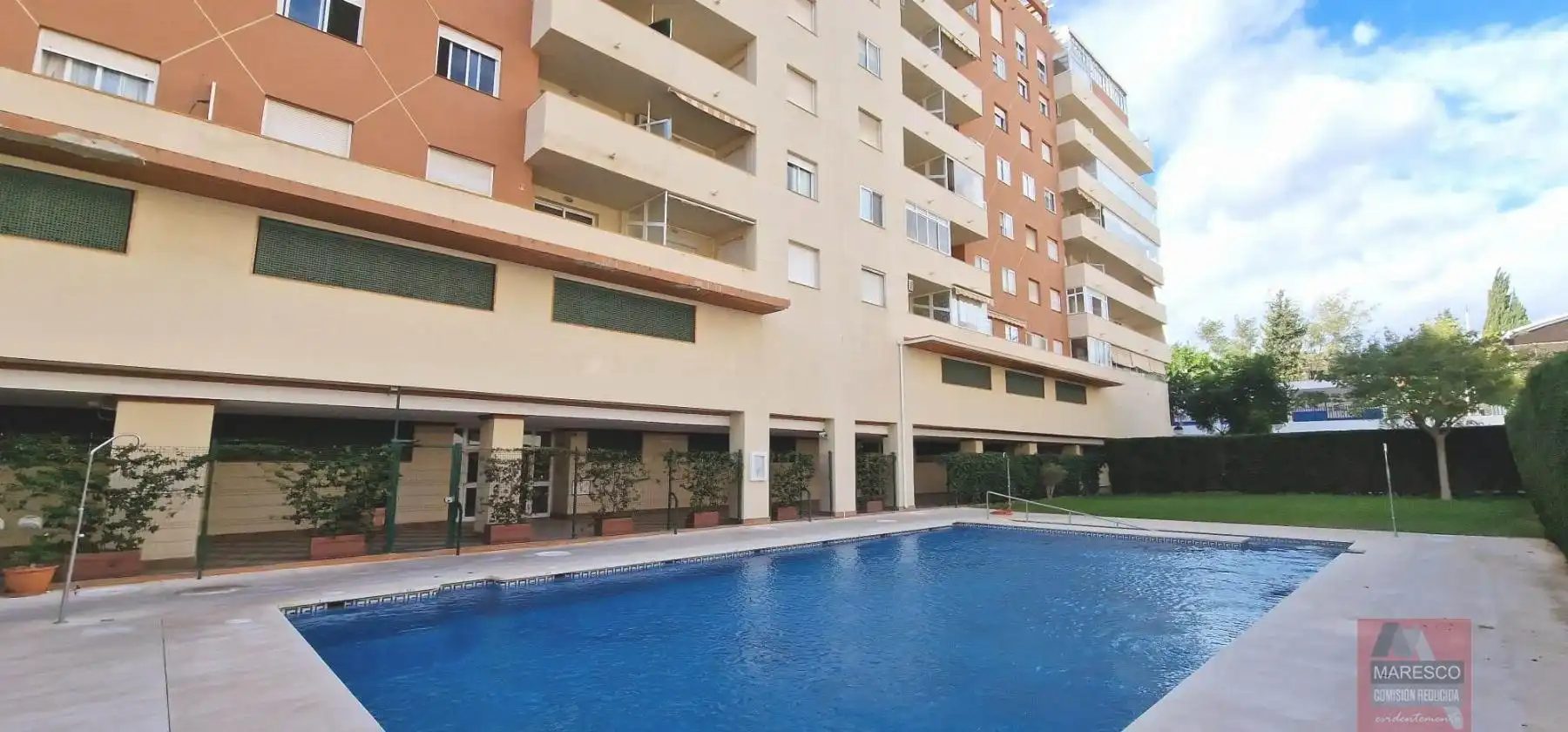 Piscina de Piso en venta en Fuengirola con Aire acondicionado, Terraza y Piscina comunitaria