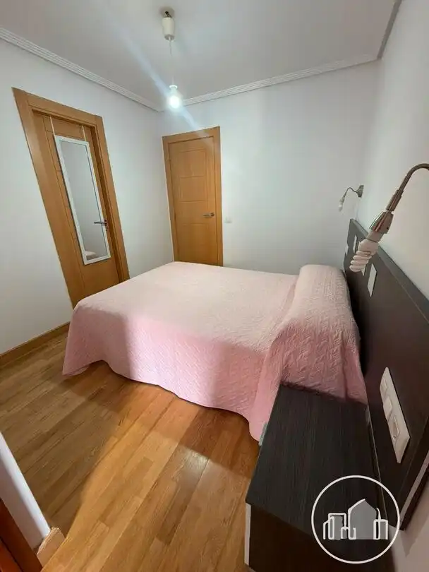 Habitación de Piso en venta en Villarcayo de Merindad de Castilla la Vieja con Calefacción, Trastero y Amueblado