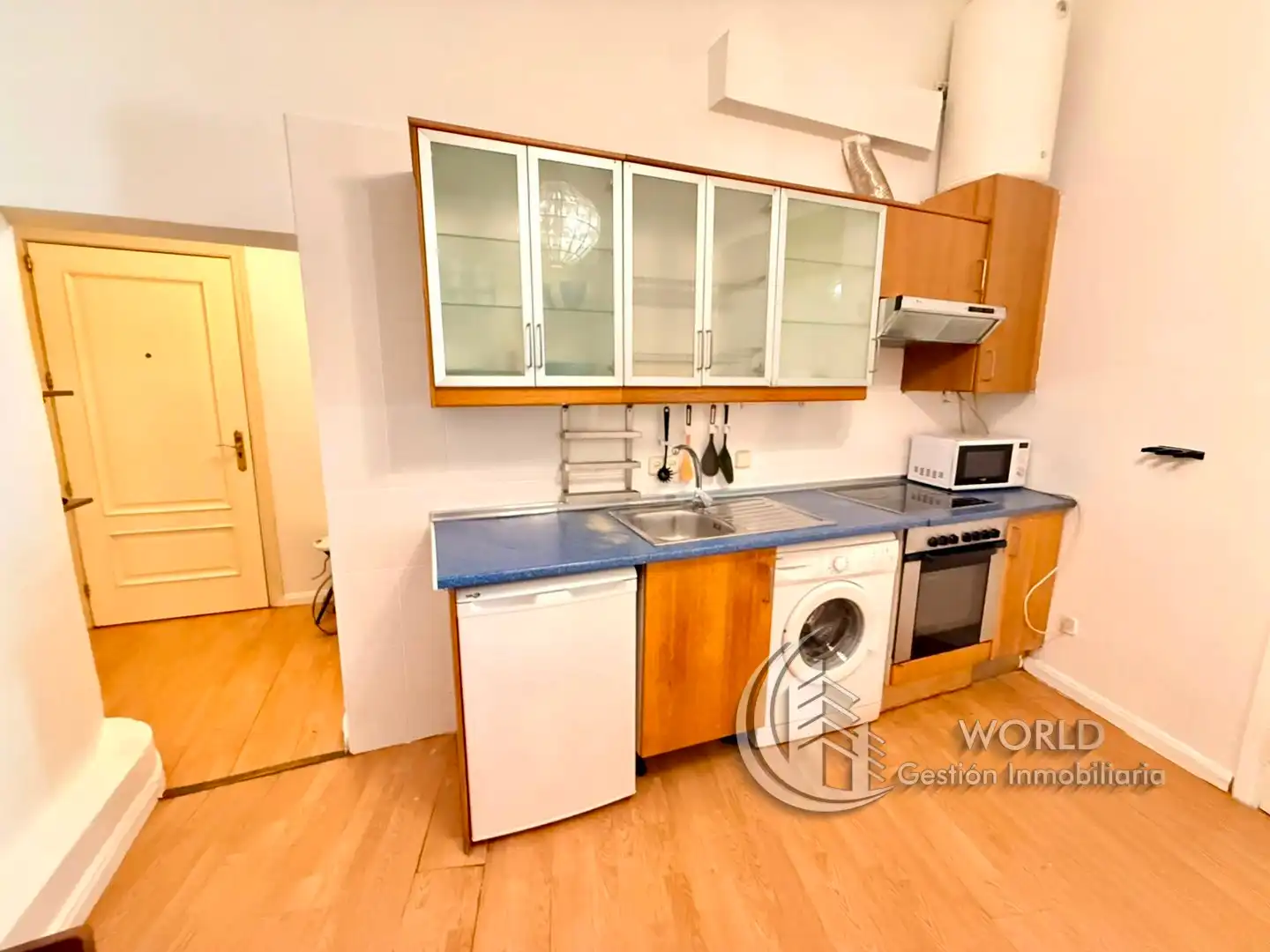 Kitchen of Flat for rent in Madrid  with Heating, Furnished and Washing machine