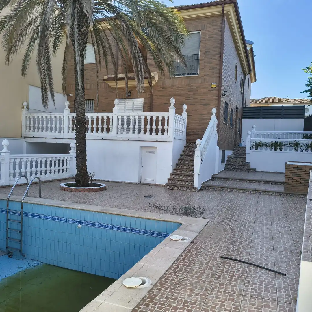 Piscina de Casa o xalet en venda en Linares amb Piscina