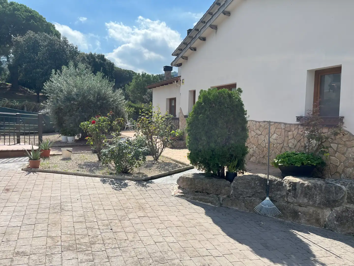 Vista exterior de Casa o xalet en venda en Vilanova del Vallès amb Aire condicionat, Calefacció i Jardí privat