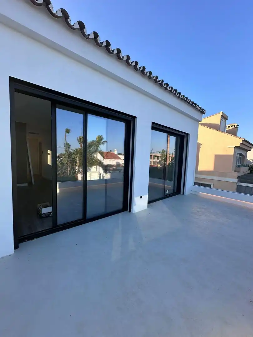 Terrassa de Casa o xalet en venda en Estepona amb Aire condicionat, Calefacció i Jardí privat