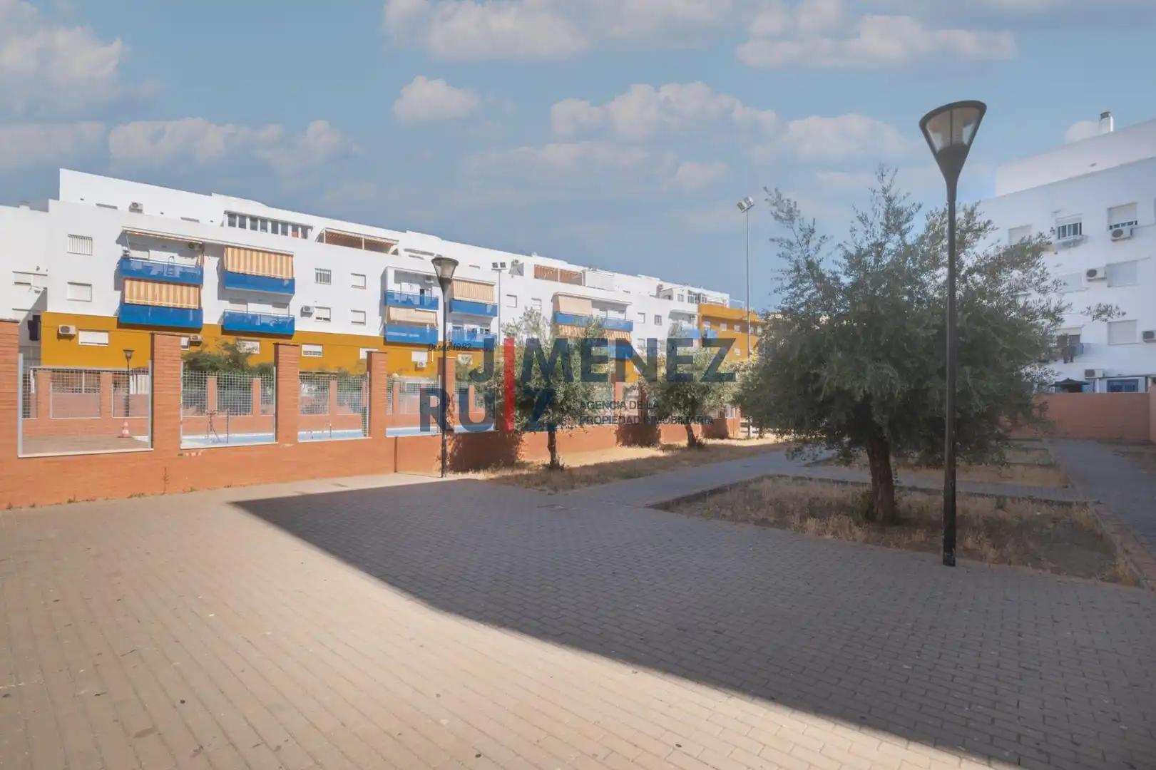 Vista exterior de Piso en venta en El Puerto de Santa María con Piscina comunitaria