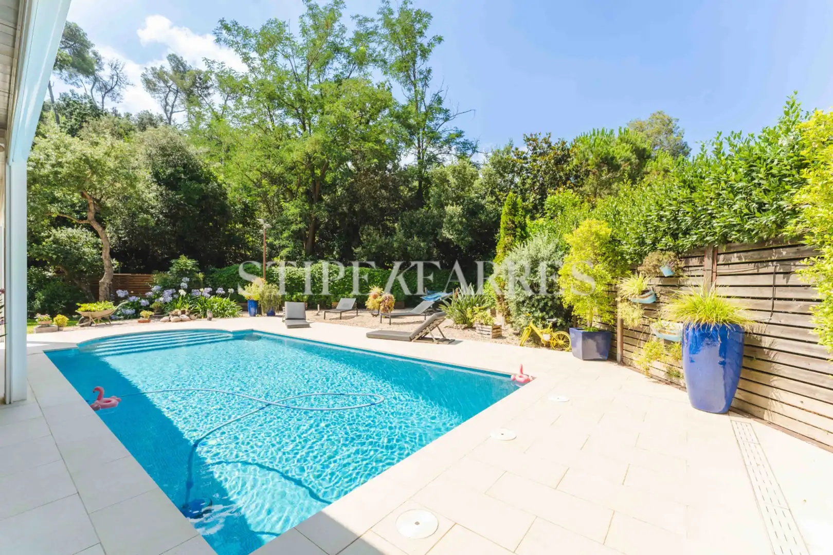 Schwimmbecken von Haus oder Chalet zum Verkauf in Barcelona mit Klimaanlage, Heizung und Privatgarten