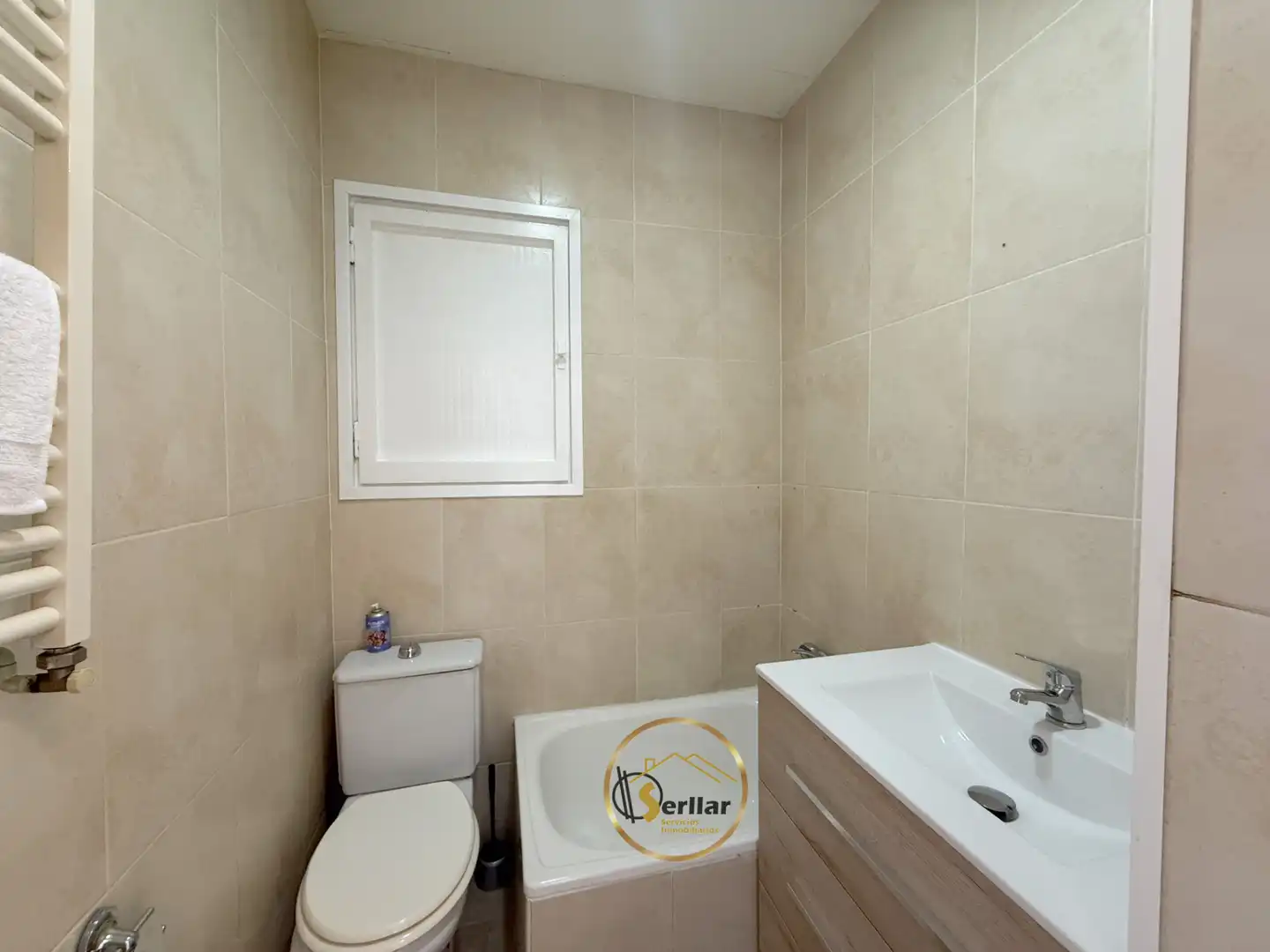 Baño de Piso en venta en Sabadell con Calefacción y Microondas