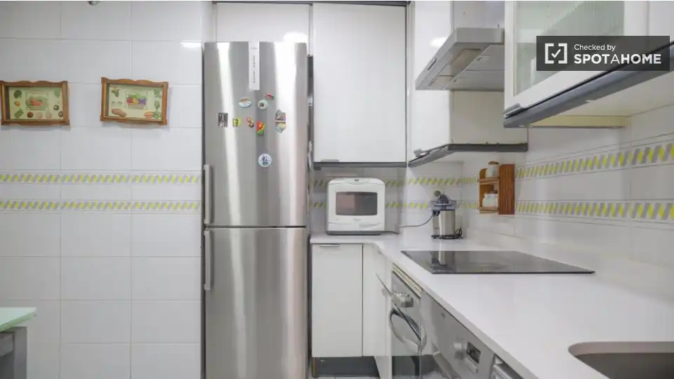 Cocina de Piso para compartir en Madrid con Aire acondicionado, Calefacción y Terraza