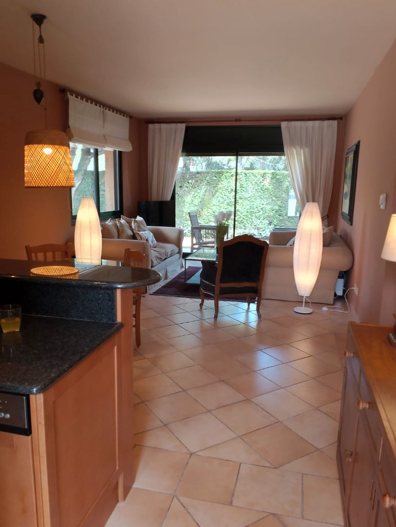 Sala d'estar de Apartament en venda en Navata amb Aire condicionat, Calefacció i Jardí privat