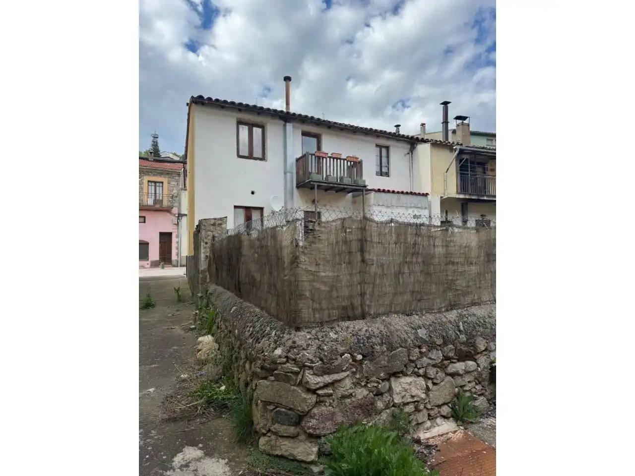 Vista exterior de Casa adosada en venda en Montellà i Martinet amb Calefacció, Parquet i Terrassa