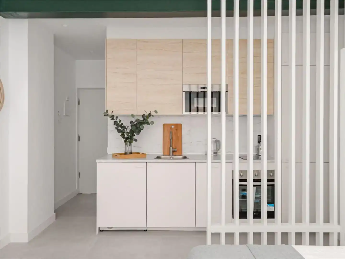 Cocina de Estudio de alquiler en  Madrid Capital con Aire acondicionado