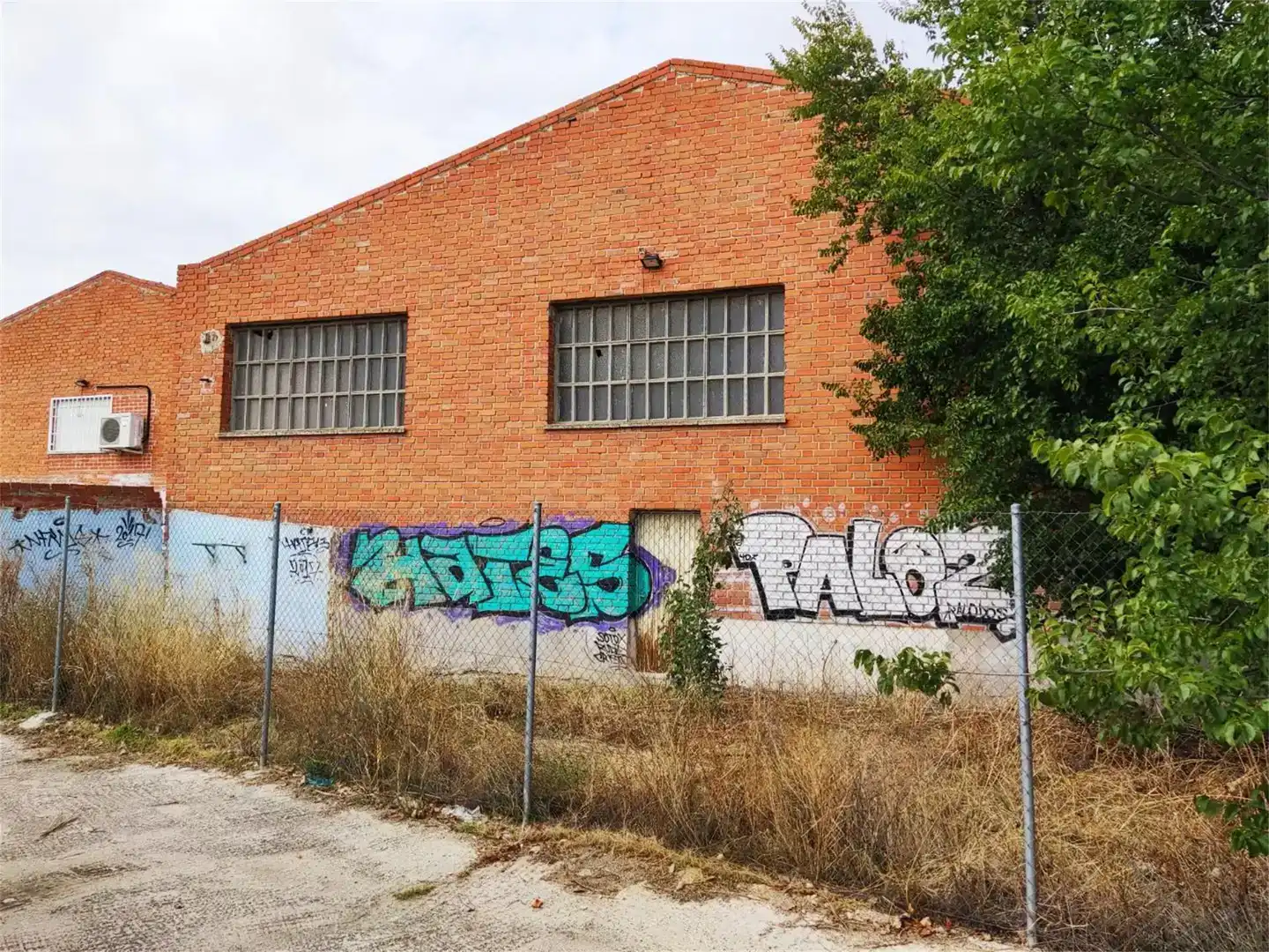 Außenansicht von Fabrikhallen zur Miete in Humanes de Madrid, Madrid