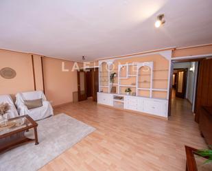 Sala d'estar de Pis en venda en  Jaén Capital amb Calefacció i Balcó