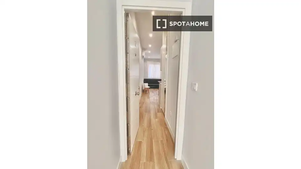 Schlafzimmer von Wohnung zur Miete in Madrid mit Klimaanlage, Heizung und Möbliert