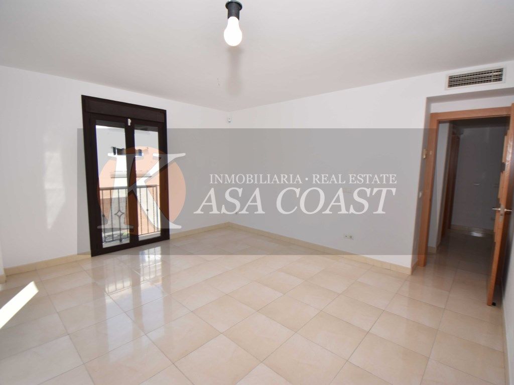 Flat for sale in Fuengirola  with Air Conditioner and Balcony