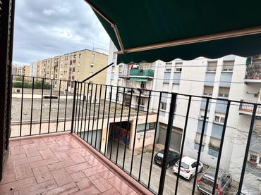 Pis amb balcó en venda a Carrer Orient 61
