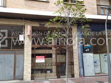 Local comercial en venta en Logroño - Calle María Teresa Gil de Gárate