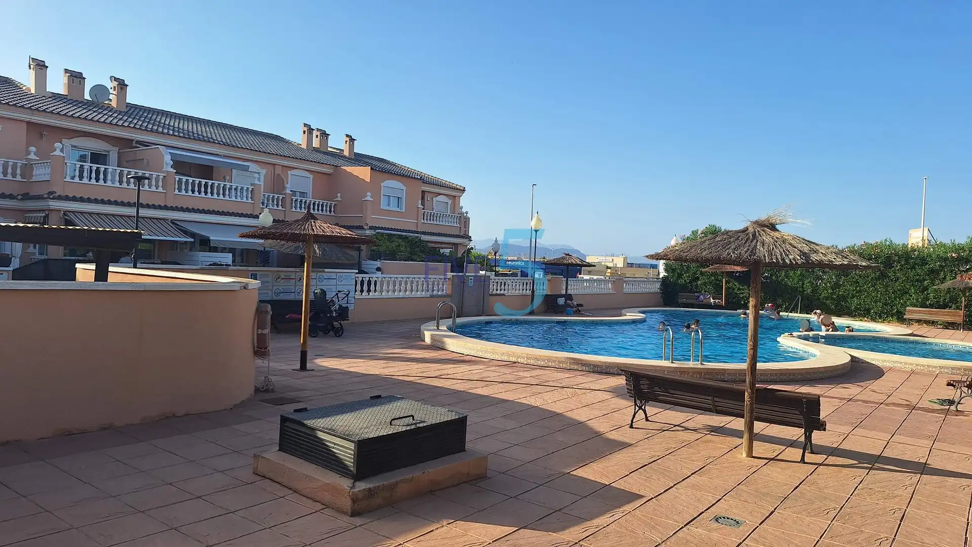 Schwimmbecken von Maisonette zum Verkauf in Santa Pola mit Terrasse, Abstellraum und Schwimmbad