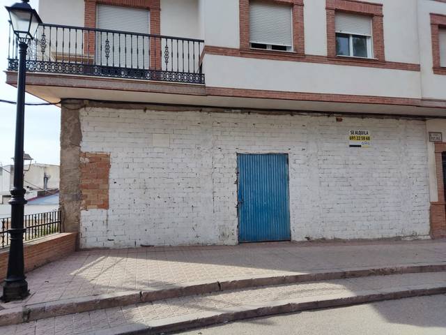 Local comercial en Alquiler en Plaza la Constitución en Mengíbar