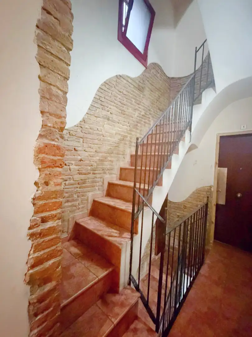 Wohnung zum Verkauf in Barcelona mit Klimaanlage, Parkett und Ofen