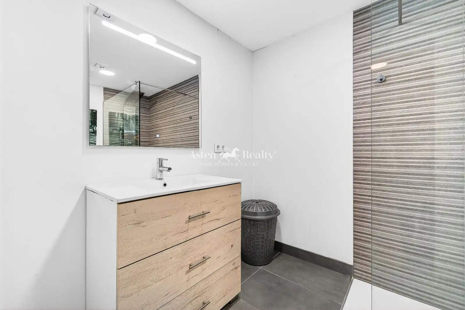House with pool for sale in Suecia, imagen 37